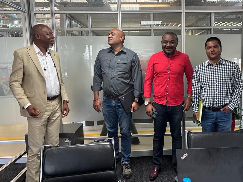 p_kissimba's tweet photo. Après inspection de nos équipements et accord de principe de la #SNCC nous octroyant un droit de passage,heureux de vous annoncer le début des opérations de la #SFGK en décembre sur l’axe Lubumbashi-Ditu-Kananga.@Presidence_RDC @GuylainNyemboM @JeanBamanisa @TshikuyaKayembe https://t.co/pR4luVCCQ8