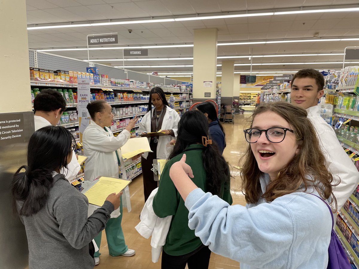 ACCPharmacyTech's tweet photo. Field trip to Giant to research selection of over the counter medications to treat common conditions based on symptoms. @APSCareerCenter @arlingtontechcc @APS_CTE https://t.co/wfa31IDkq3