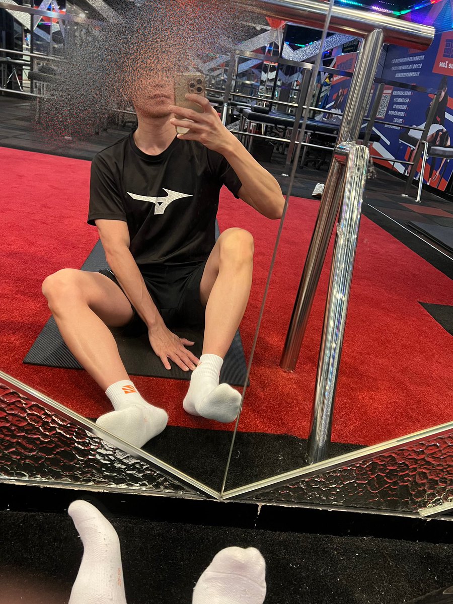 免費贈原味襪的私訊 多到我點有訝異 😲

襪子目前已送出 
當初沒預料會那麼多人問 
覺得自己沒處理的很好🤐

好友說我應該要用賣的💰
我回他「推特不營利 只交友 是我原則」
也謝謝推友們追蹤我 對我很友善🙏

今天又亂買了新襪子🧦
之後還會有免費贈襪 用留言抽獎方式
還請大家持續關注➕