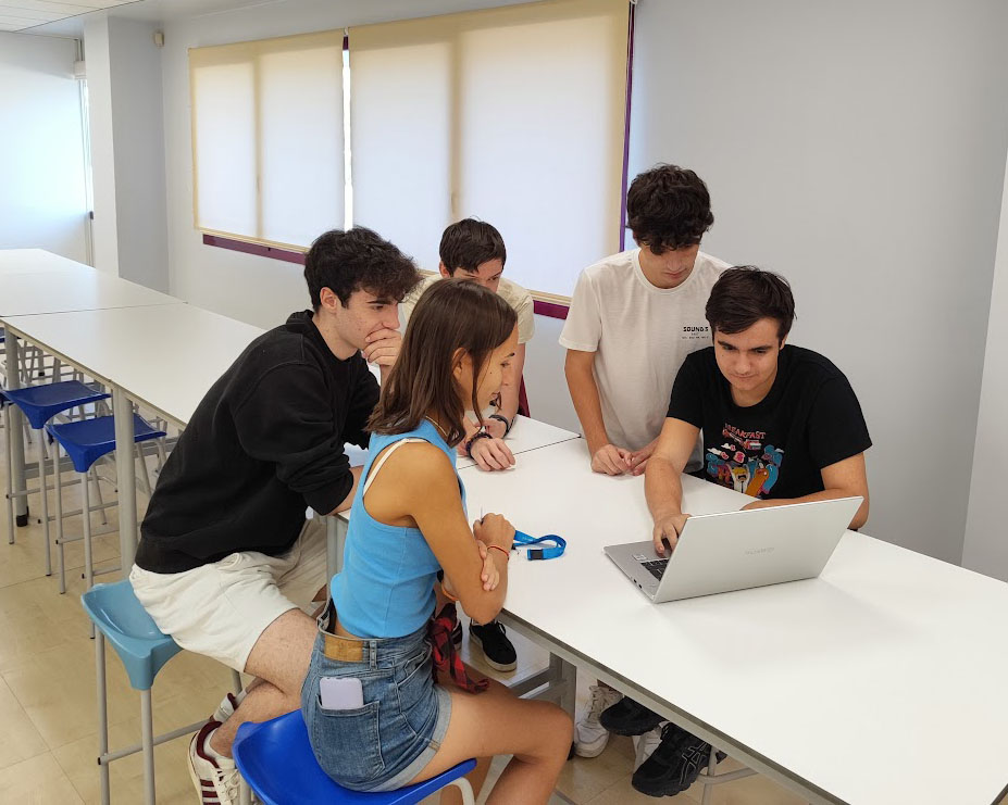 centrosanvalero's tweet photo. 👉 El alumnado de #FP participa con @caixabank en el #HackaRETODS, evento impulsado por @FPinnovacion
El objetivo de #retODS es profundizar 🔍en la Agenda 2030 y los Objetivos de Desarrollo Sostenible (ODS).
Les deseamos mucha suerte!!!
#InnovacionEducativa https://t.co/z72BVB7eQ2