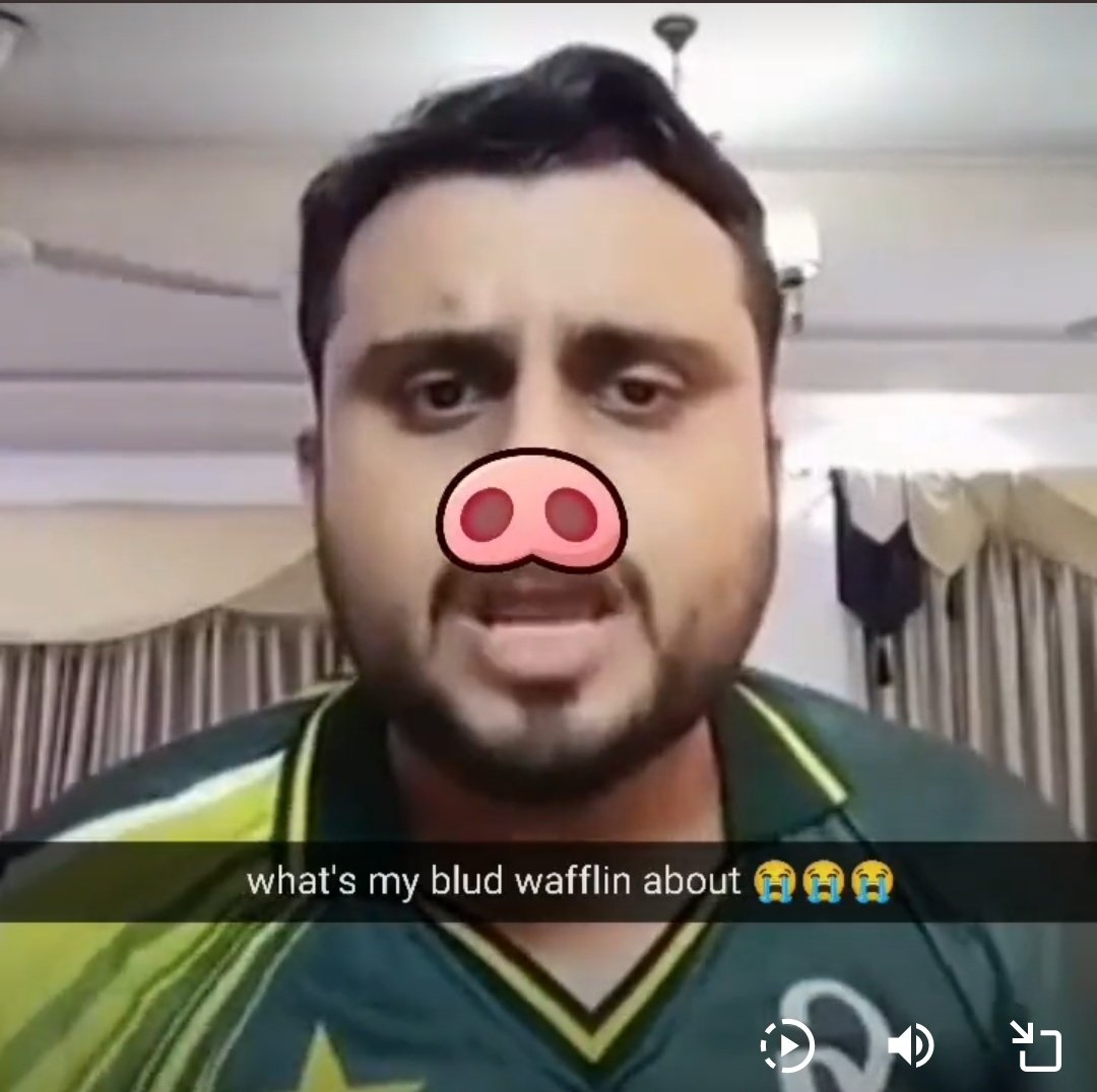 Gopal16564914's tweet photo. @_FaridKhan Kon hai yeh 😂?? https://t.co/fY4rf42VXD