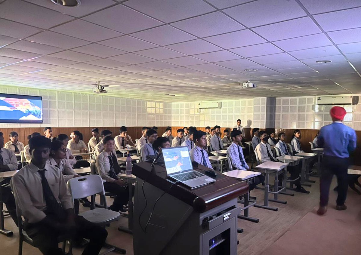 caddcentre's tweet image. 50 tech enthusiasts from Govt. Polytechnic-Pithuwala joined our seminar on #PythonProgramming by #CADDCentre for Emerging CS/IT Trends!, Dehradun Ballupur Chowk. They learned and excelled at creating QR Codes and turning image files into Pencil Sketches!  #TechSeminar