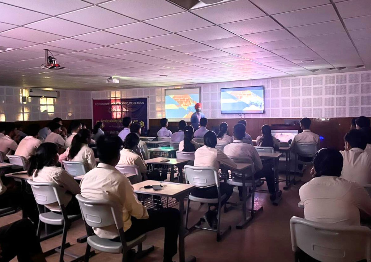 caddcentre's tweet image. 50 tech enthusiasts from Govt. Polytechnic-Pithuwala joined our seminar on #PythonProgramming by #CADDCentre for Emerging CS/IT Trends!, Dehradun Ballupur Chowk. They learned and excelled at creating QR Codes and turning image files into Pencil Sketches!  #TechSeminar