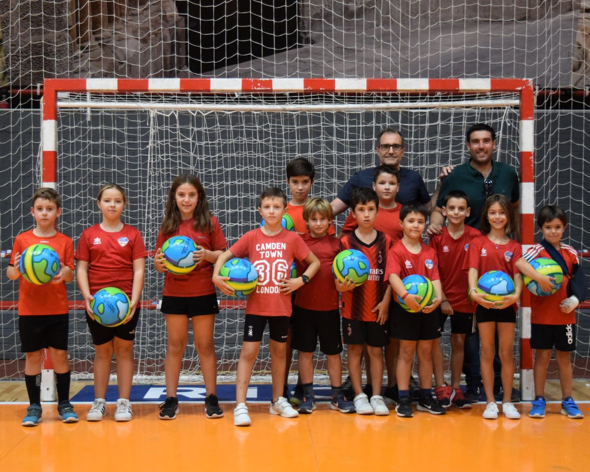 BMBardenas's tweet photo. Benjamín Mixto 🤾🏼‍♂️🤾‍♀️ 
Entrenador: Quique Gómez. https://t.co/4ZIDVkvxJm