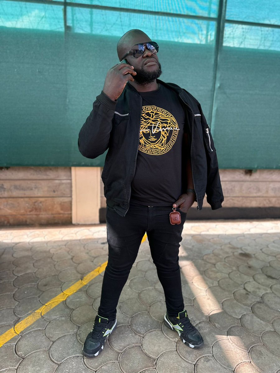 Radio47_Kenya's tweet image. Vile wababa wanapigia wasichana simu hii #UtamaduniDay 😂! Ukiambiwa hakuna stima leo usijali yatapita🤣. #HapaNdipo @billymiya @mbarukmwalimu 

Wavuti: radio47.fm