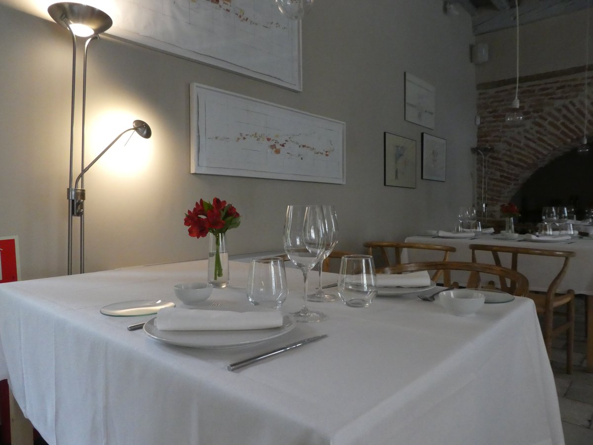 RteLaFundicion's tweet photo. 25 restaurantes cerca de #Madrid donde se come muy bien, y entre los que nos podrás encontrar para saborear la cocina fusión que te ofrecemos y el nuevo menú degustación con maridaje. https://t.co/dIE3LXfoed a través de @elle_es 

#Restaurante https://t.co/CqPXLPnmvX