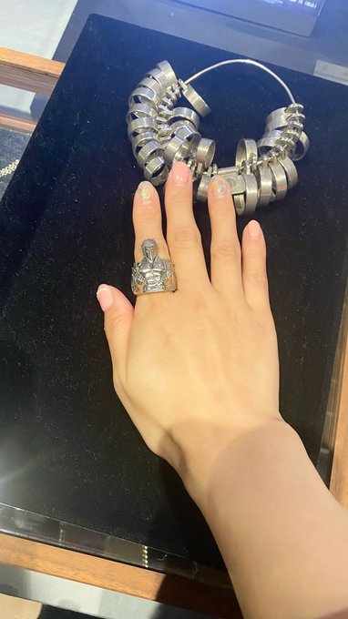 I preordered the ring!  めっちゃ良かった‥(*&acute;&nabla;`*人) https://t.co/52iLfRtWre