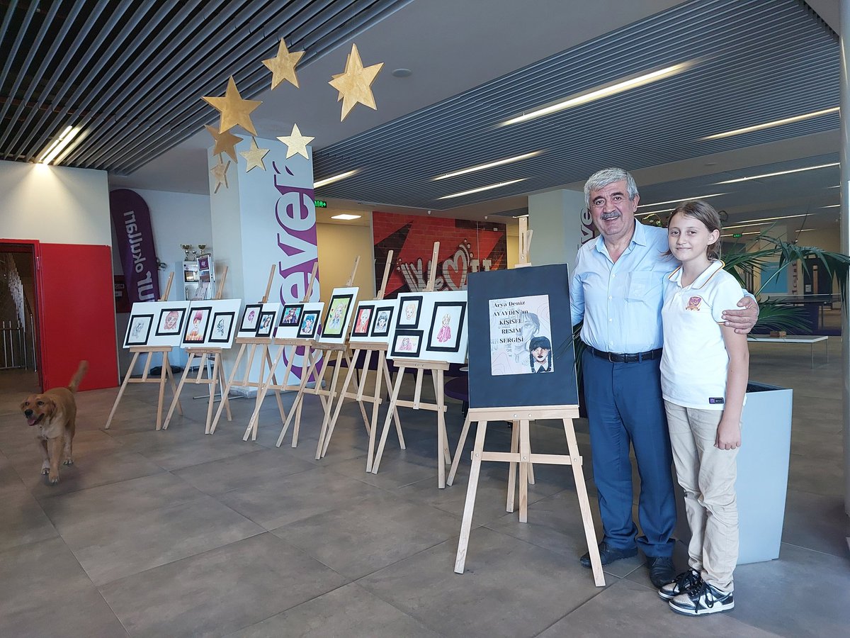 5. Sınıf öğrencimiz Arya Deniz Ayaydın'ın Kişisel Resim Sergisi'ni Kampüs Müdürümüz Ahmet PAKSOY' da inceledi ve öğrencimizin büyük yeteneğini kutladı. 💜😊

#uğurdasanatvar