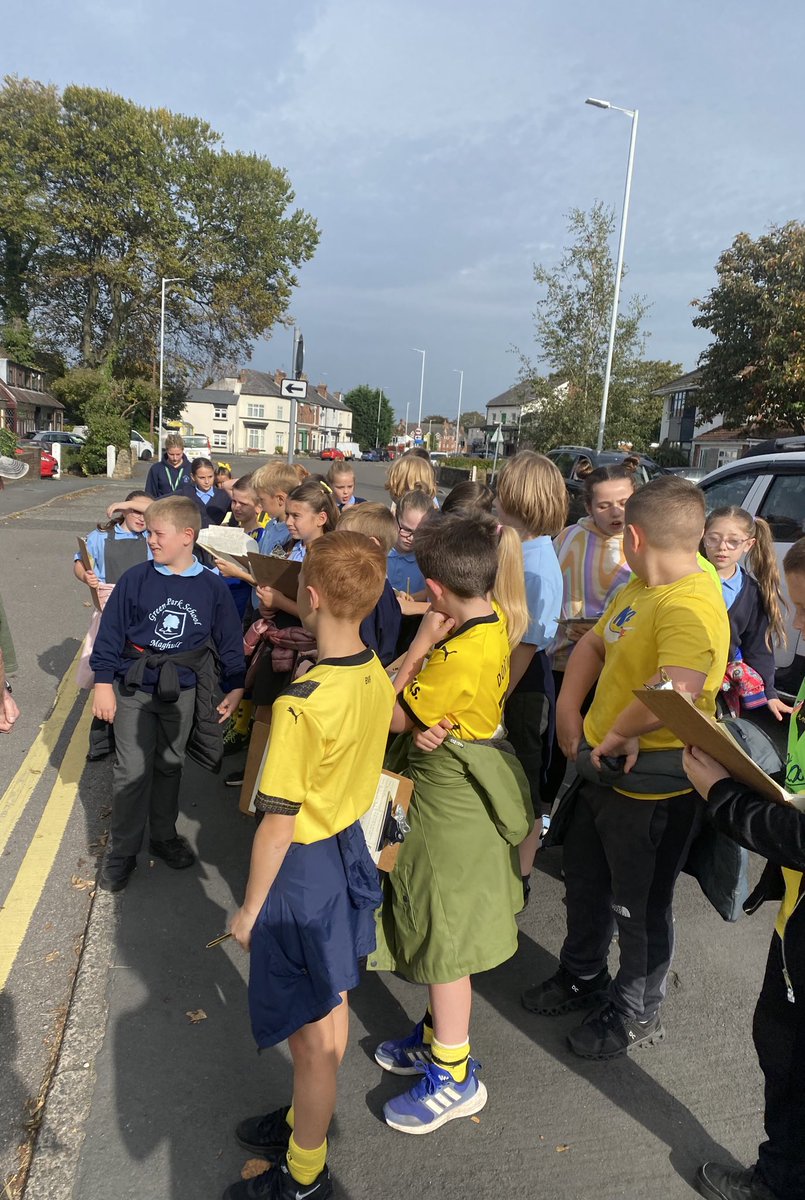 GPSYear5's tweet photo. What a brilliant walk looking at recreational leisure activities in the local area.
We’ve even had members of the local community take part in our questionnaire 😊 thank you so much if any of you see this.
#gpsgeography #happiness😊 https://t.co/5PAbUBLX3i