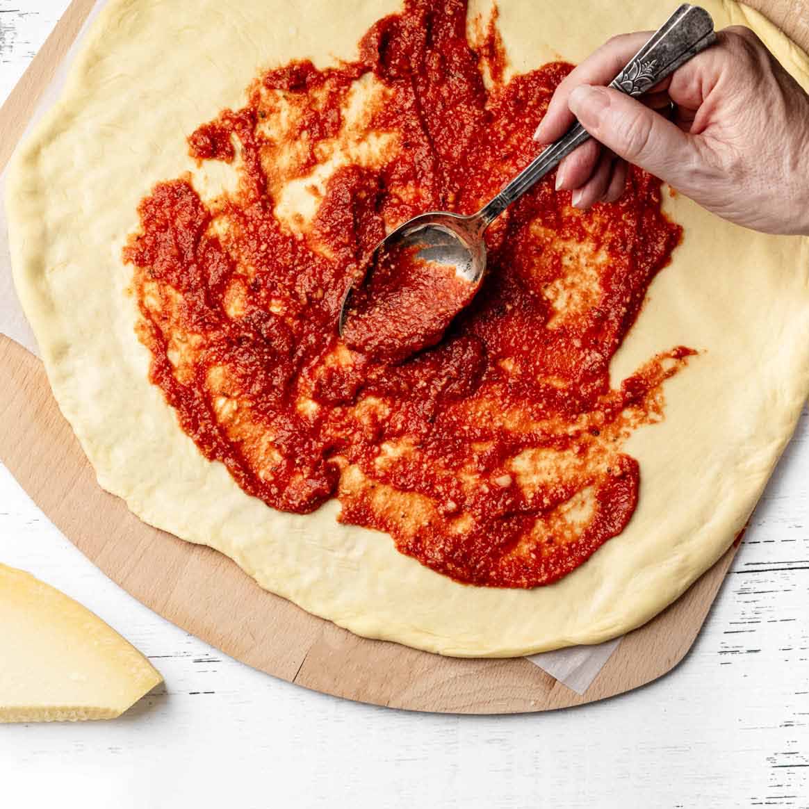 HeavenlyBlogs's tweet photo. Skip the wait for #pizzadough to rise! Our no-fuss #recipe gets you from craving to #homemadepizza in just 15 minutes. Dig into cheesy, saucy deliciousness ASAP!

https://t.co/p3XYqGPq7U https://t.co/Be09wlxI0t