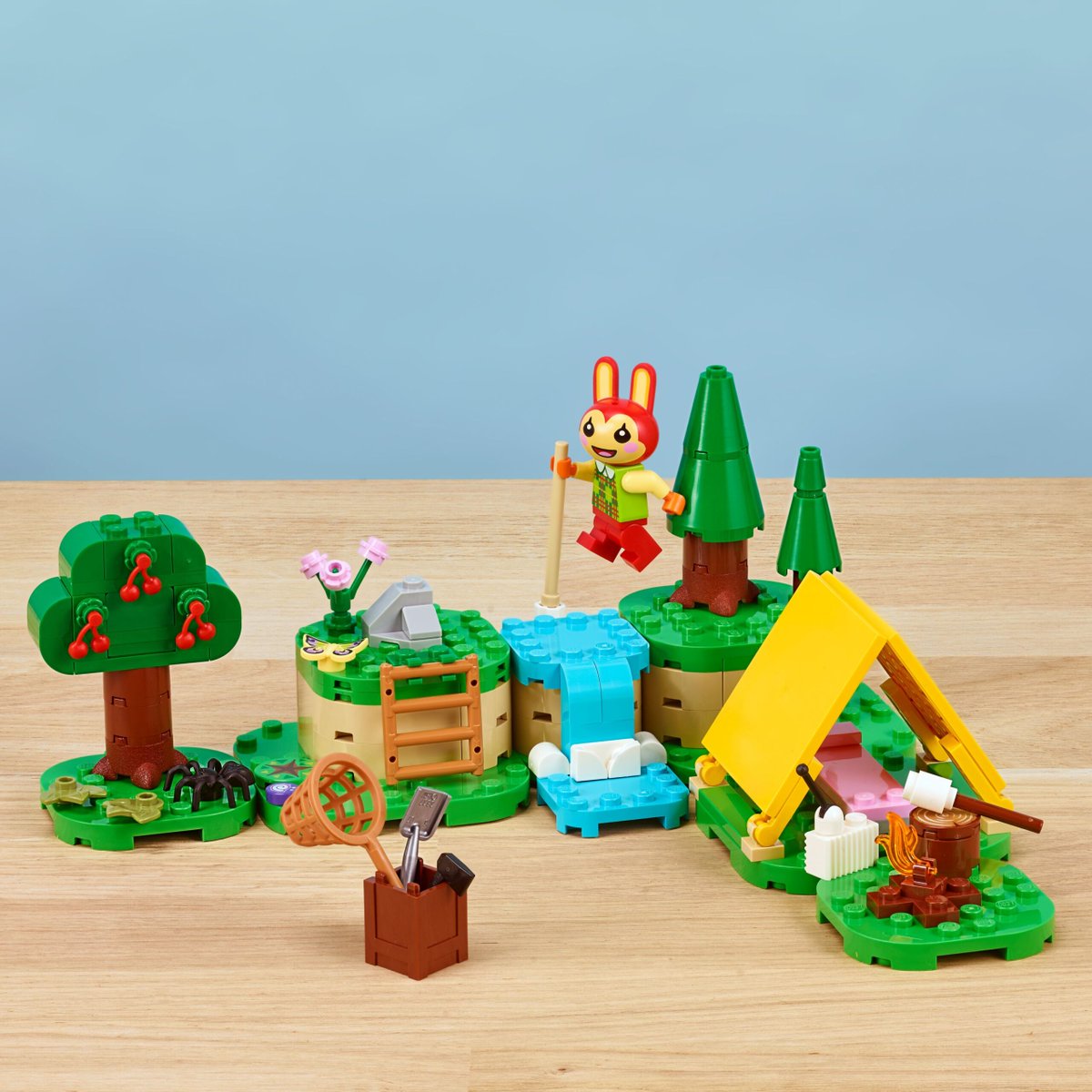 JVCom's tweet photo. Les sets LEGO x Animal Crossing se dévoilent !

- goûter d'anniversaire de Lico (14,99€, 170 pièces)
- activités en plein air de Clara (19,99€, 164 pièces)
- Marie en visite (39,99€, 389 pièces)
- boutique Nook et maison de Rosie (74,99€, 535 pièces)
- excursion maritime d'Amiral (29,99€, 233 pièces)