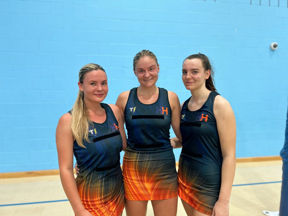 Starting the weekend round up with the Blues! 💙 

What an AMAZING game. At half time the score was 41-10 😱 Great to get everyone on the court. Everyone gave 100% but special shout out to team defence who turned so much ball 👏🏼 

Final score: 68-31

#smashedit #winwinwin 🧡💙
