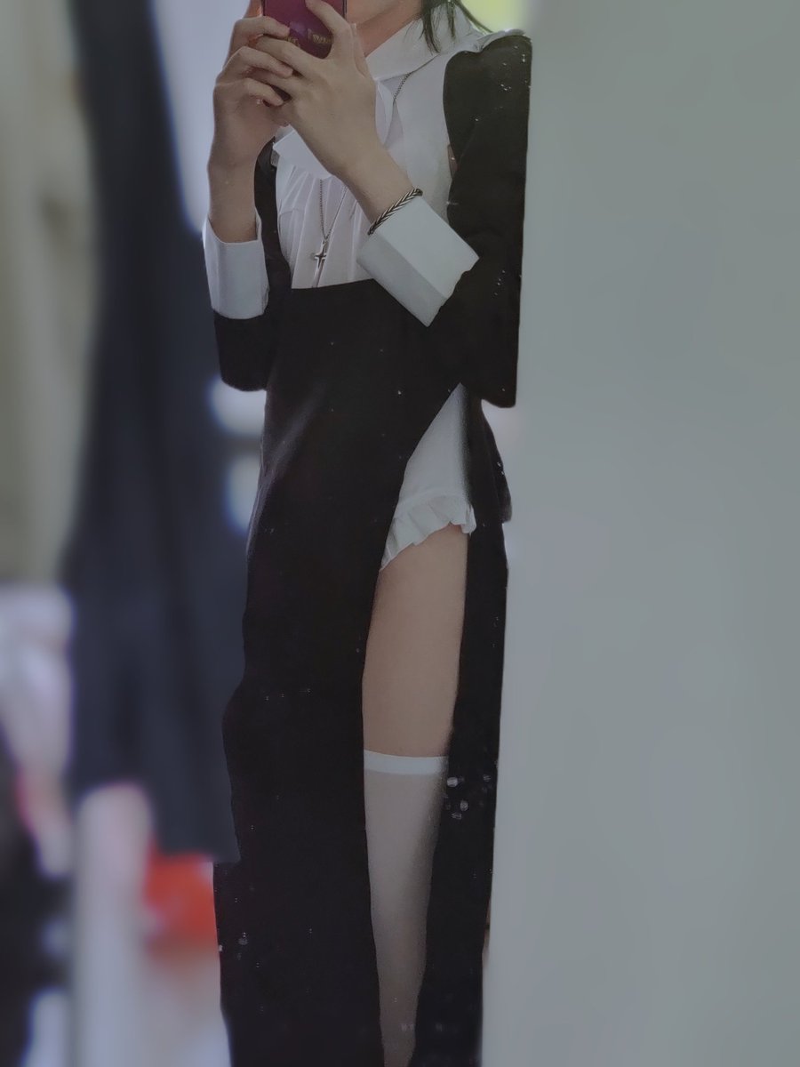 我是大家眼里人见人爱的首席修女，公认的女孩子，但最近似乎觉醒了不得了的能力——勃起♡
我会对着忏悔告解的闺阁小姐卑劣自慰♡并柔声指引这些迷途的羔羊♡在对方的流泪感谢中♡肆意射出亵渎的精液♡我会更换教会中赐福的圣浆♡替换为自己的洗屌水♡并注视着自诩高贵的淑女小口啜饮♡
文案@Somuns1314 https://t.co/RysUaqXugR