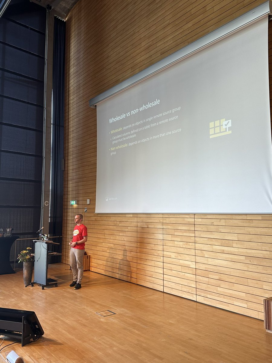KenGeeraerts's tweet photo. After introducing the term ‘source groups’, @MarcLelijveld is now talking about ‘wholesaleble queries’ in @MSPowerBI composite models at #dataMindsConnect https://t.co/rGAoJQvH3p