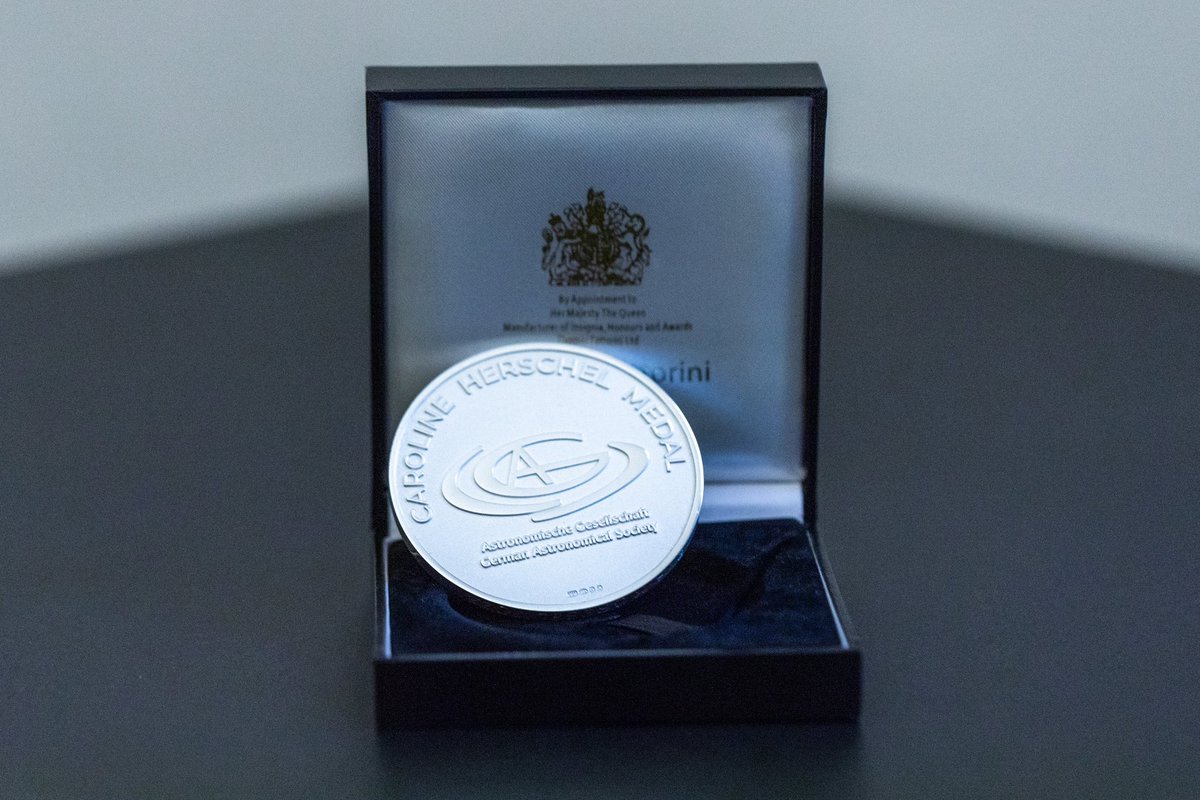 GermanAstroSoc's tweet photo. 📣 Together with @RoyalAstroSoc we invite nominations for the prestigious #CarolineHerschelMedal celebrating brilliant women in #astrophysics &amp; strong 🇬🇧🇩🇪 science cooperation. Details on how to nominate ⬇️
@beisgovuk @BMBF_Bund @UKinGermany ✨ https://t.co/h37nELqclT https://t.co/weyhPWxnWM