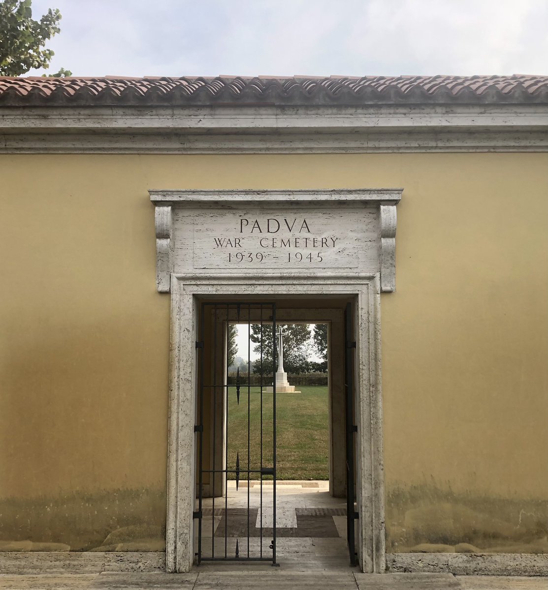 albymarch_alan's tweet image. Padua War Cemetery @CWGC #Italy 
W.H.Orme
P.D.Collins
#WelchRegiment