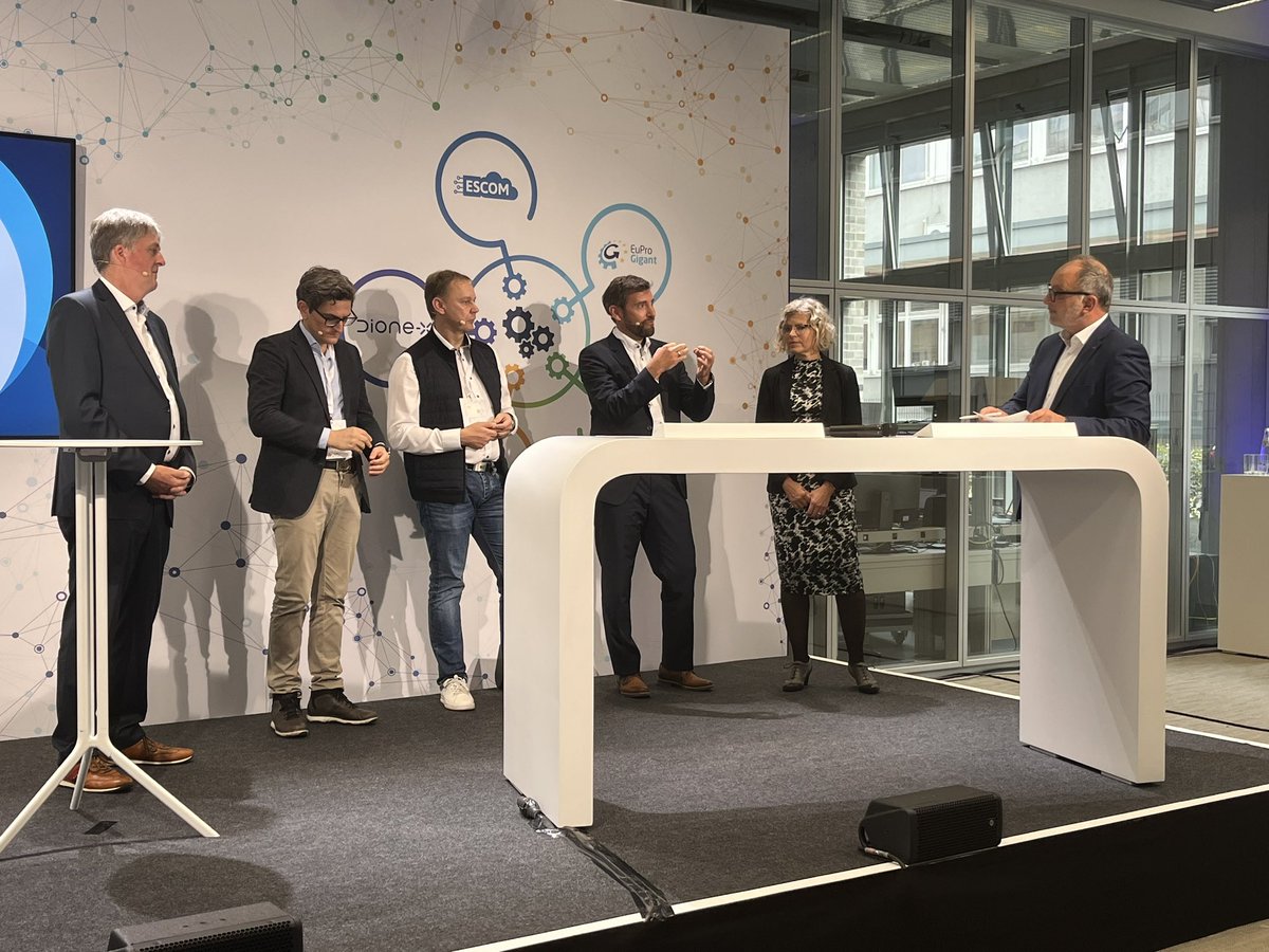 archimate's tweet image. A Heureka moment for @EuProGigant wrt to #SME’s some 2 years ago: “You don’t have to give away your data to do some calculations: Just bring the algorithm to the data: #compute2data”
 — Prof. Weigold @TUDarmstadt #PTW
Open House Days #Berlin