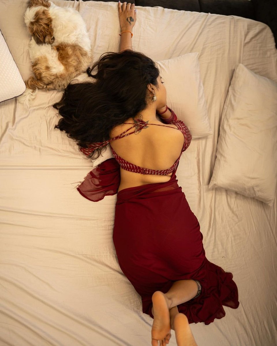 rasiganx91's tweet image. Deepthi Sunaina

#DeepthiSunaina #backpose  #Actresshot #Actressworld