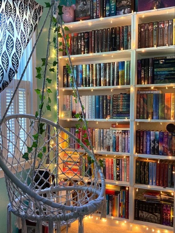 casadellibro's tweet photo. Si el #RincónLector de hoy no te parece de 10, ¿qué le añadirías para que lo fuese? https://t.co/YvaHaNAyl5