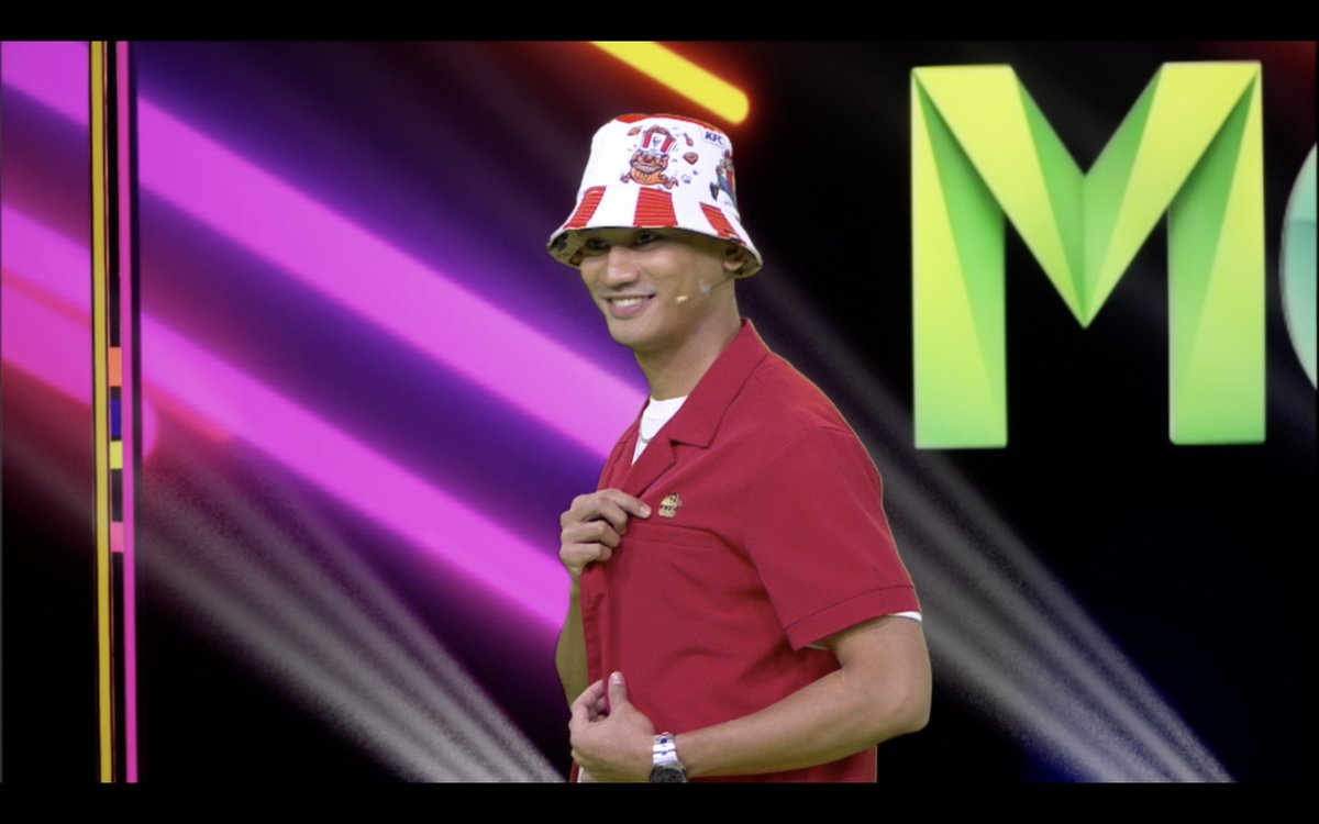 MyMeleTOP's tweet image. Wah wah! Mai dah @naimdanielx #ElizabethTan #Ucop. Fuh siap catwalk tuuu! #meletop