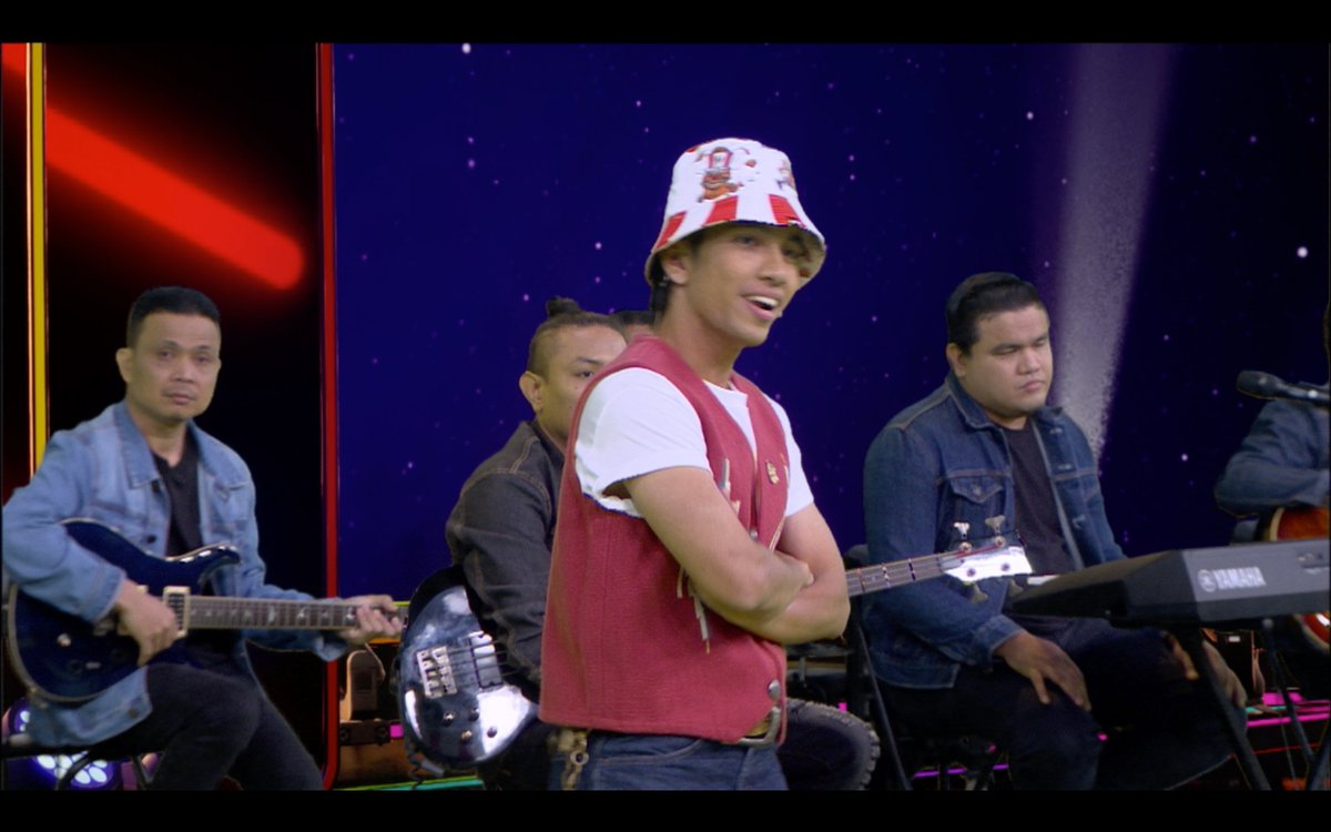 MyMeleTOP's tweet image. Wah wah! Mai dah @naimdanielx #ElizabethTan #Ucop. Fuh siap catwalk tuuu! #meletop