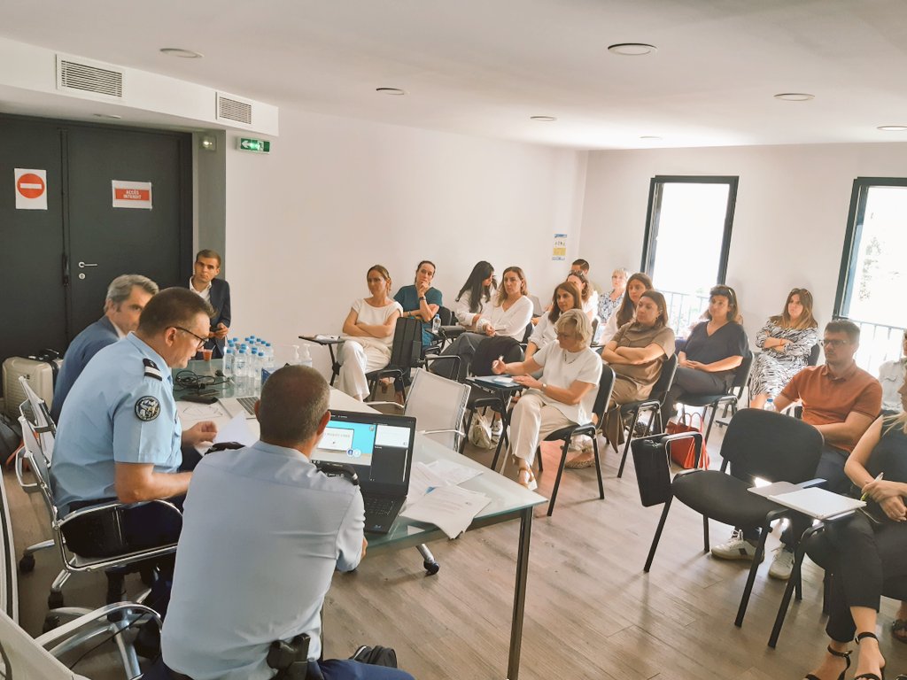 BdT_Corse's tweet image. Aujourd'hui la @BdT_Corse est auprès de la Chambre des @Notaires2b de Haute-Corse. Au programme, points d'actualité sur la profession et sur les enjeux de cyber sécurité avec la @GENDGGD2b. 🔏 🌐 🤝 #Avoscotes
#Notaires
#Securisation
#Tiersdeconfiance