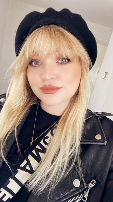 Off to the pumpkin patch with your dad https://t.co/jtlcRcpG1P