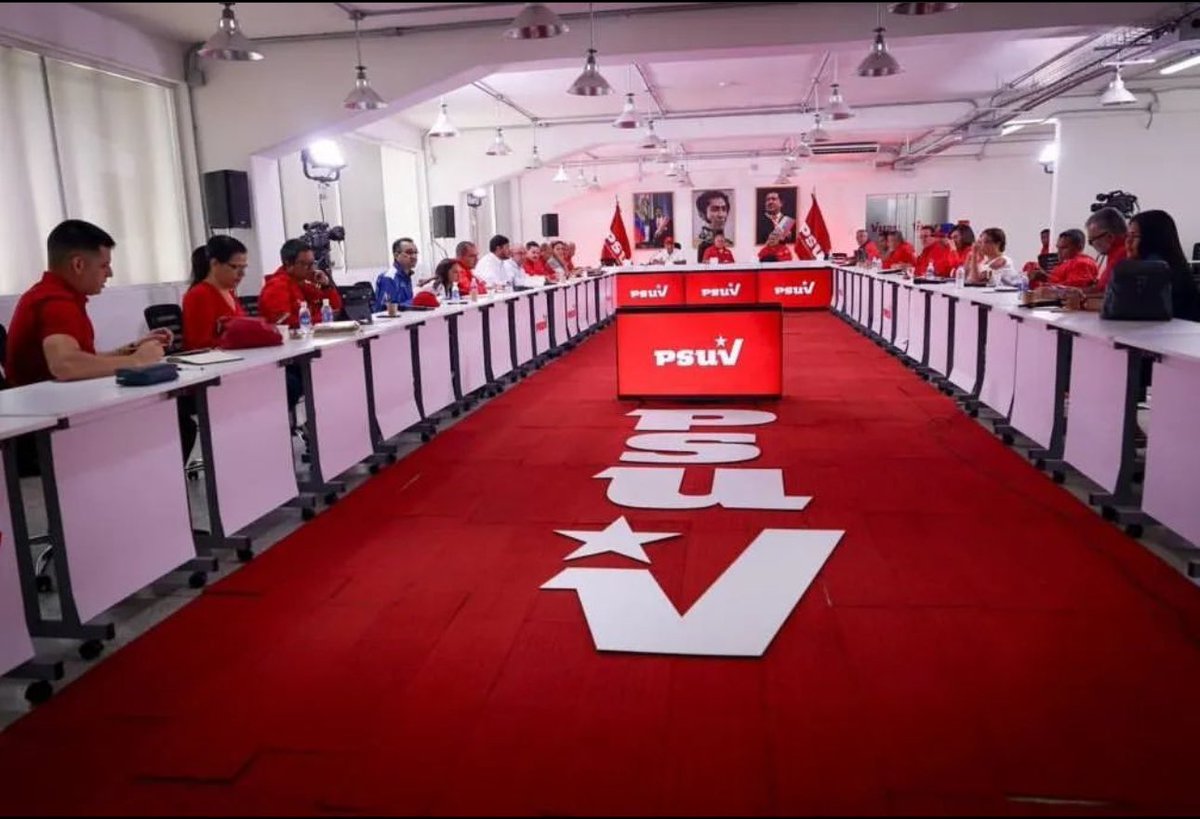 Estuvimos en la reunión de la Dirección Nacional del @PartidoPSUV. Nuestra militancia sigue fortaleciendo la organización de base y en despliegue permanente en apoyo al Presidente @NicolasMaduro y en contra de las medidas coercitivas.