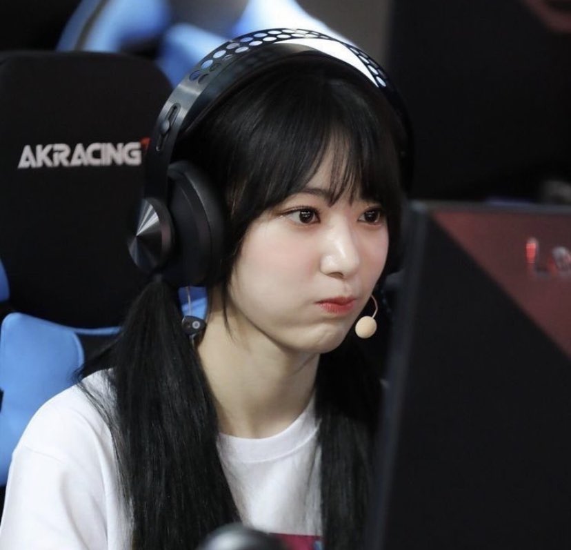 sserapics's tweet photo. kkura gamer when PLSS https://t.co/OUallxFNlh