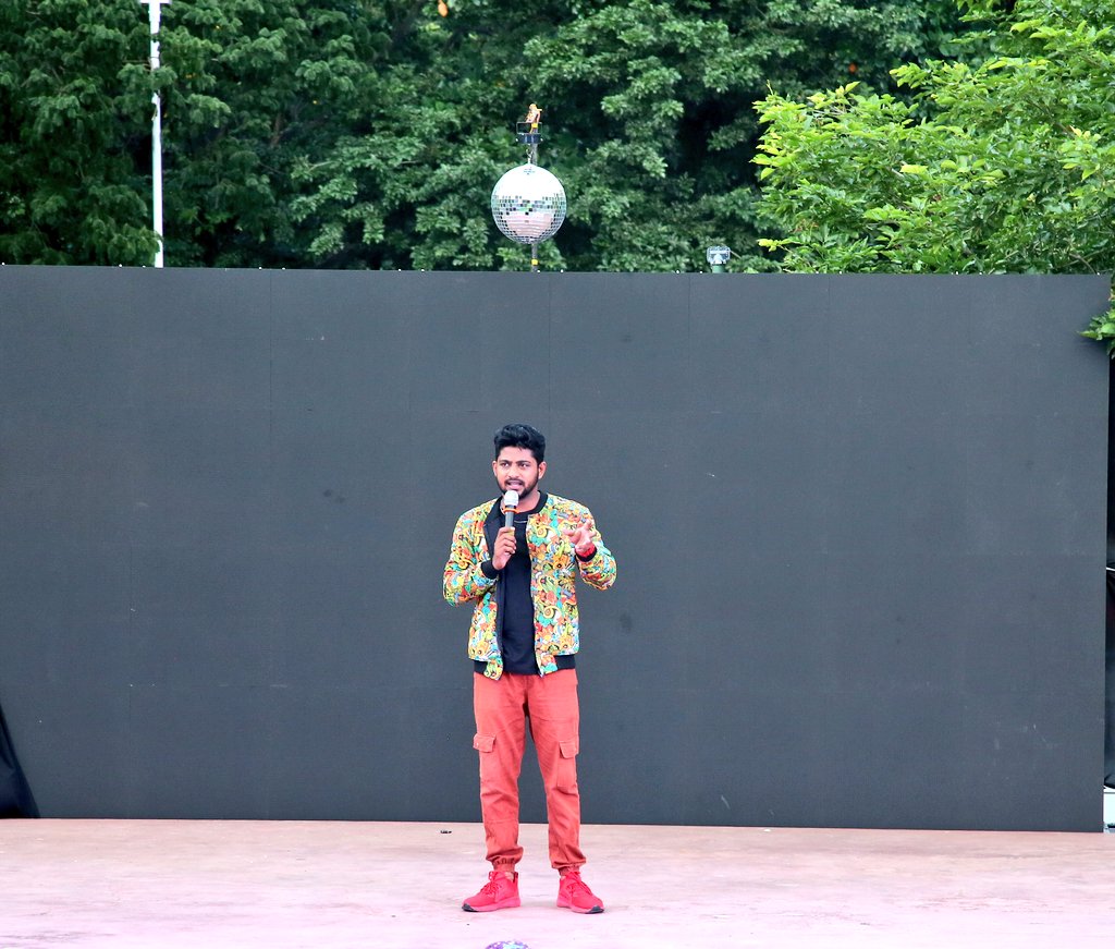 Yoshvas_Studio's tweet photo. Emcee Arun ❤️ Thank you so much 🙏 #yoshvasdancestudio #aniversery #dance #show https://t.co/sNJxaqAHsO