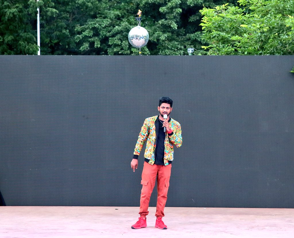 Yoshvas_Studio's tweet photo. Emcee Arun ❤️ Thank you so much 🙏 #yoshvasdancestudio #aniversery #dance #show https://t.co/sNJxaqAHsO