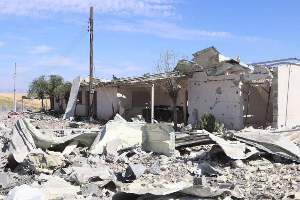 hawzhin_azeez's tweet photo. The damage that Turkey has caused to civilians and life in #Rojava outweighs what ISIS did by a 100 times. At least under ISIS you could live peacefully if you adhered to extremism. With Turkey its a state of perpetual violence, bombings, airstrikes solely to cause endless DEATH. https://t.co/gmCExMGFsP