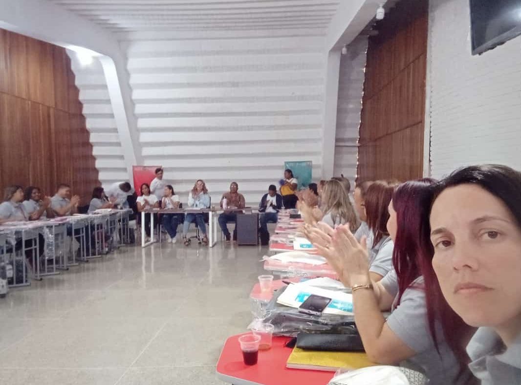 fundabitguaric2's tweet photo. #Entérate desde el 9 al 12 #Oct2023  se realiza encuentro nacional de Coordinadores Zonales de @Fundabit_  en Caracas donde por medio de mesas de trabajo socializan el reimpulso pedagógico de FUNDABIT para la transformación digital educativa 
#JuventudPatriótica 
@NicolasMaduro https://t.co/VQeHPizOBt