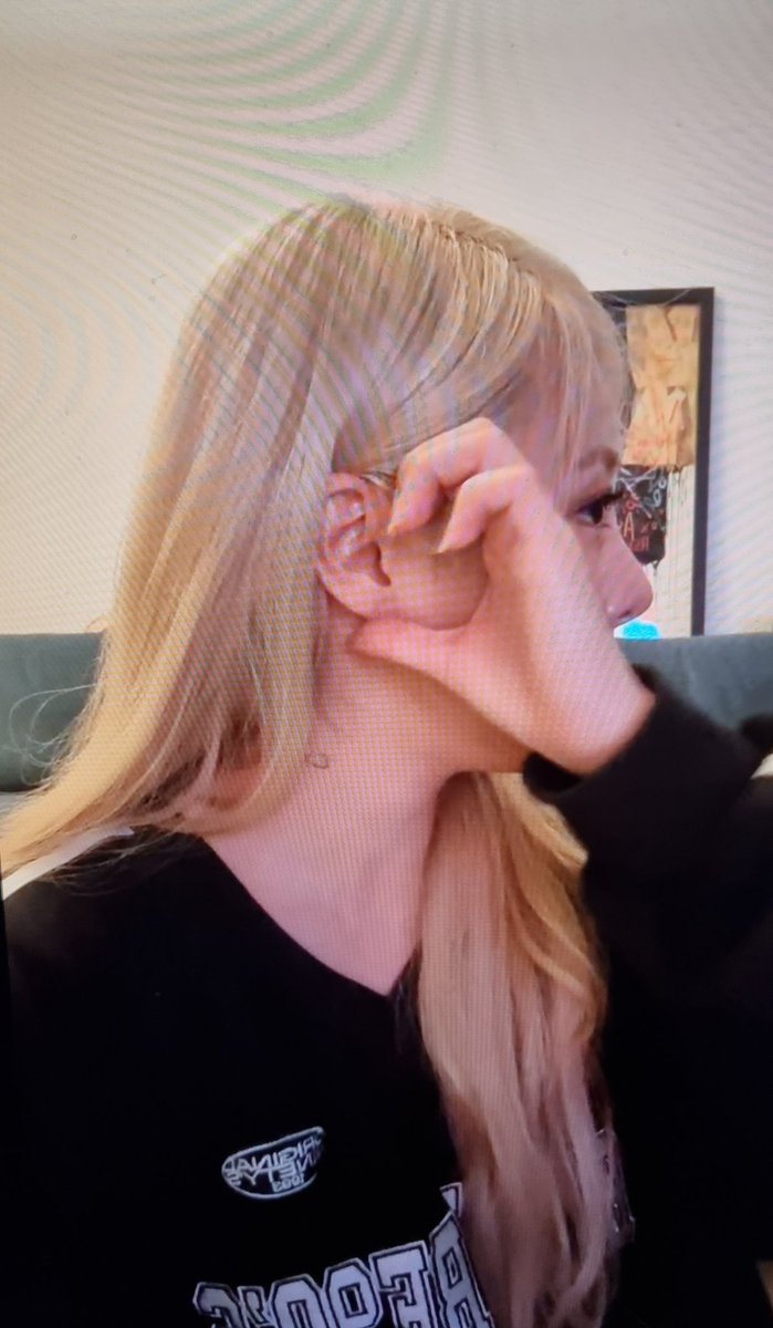 lunaestreIIad0s's tweet photo. 🐶 This is a TMI but my ear is shaped like half side of a heart. So this is a heart that I've came up with, ear heart https://t.co/sk87qgop9K