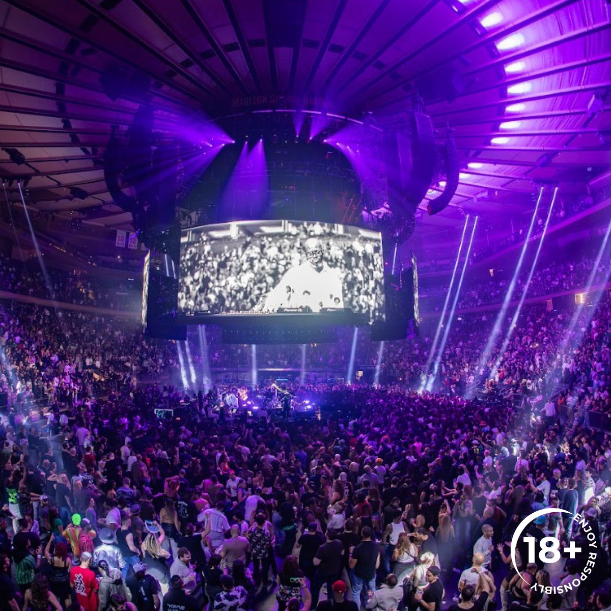 castlelitesa's tweet photo. Mzansi to the World and Back!
We pay homage to a pioneer who broke new boundaries at The Garden.
A shining LITE for us all ππβοΈ
#UltimateSendOff
Photo cred: @AliveCoverage & @ChrisLavado https://t.co/N8Hy2tE2jE