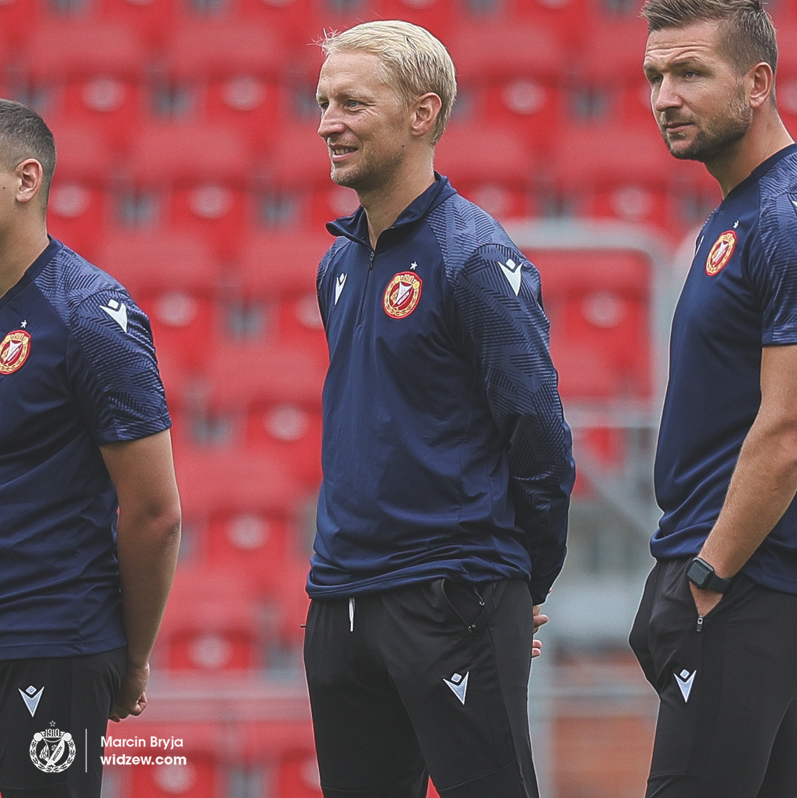 RTS_Widzew_Lodz's tweet photo. 𝐇𝐎𝐖 𝐈𝐓 𝐒𝐓𝐀𝐑𝐓𝐄𝐃 | 𝐇𝐎𝐖 𝐈𝐓'𝐒 𝐆𝐎𝐈𝐍𝐆

fot. prywatne archiwum Andrzeja Rybskiego / Marcin Bryja https://t.co/nMZxXmytGZ