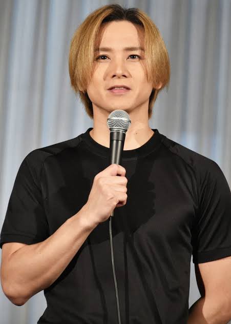 mtgjdpa's tweet photo. 堂本光一さん44歳が若過ぎて内容入って来ないと話題ですが、若い頃から体型維持を徹底して体重増減が安定しているため変な皺や皮の余りが無い。

若い頃に脂肪細胞が肥大すると弾性限界を超えて2度と戻らない頬のコケや目の下のたるみになる。

だからこれは努力の賜物

#切開リフト #人中縮小 https://t.co/ASrQwRaOaS