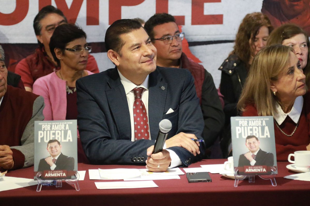 LeonardoTorixa's tweet photo. #ULTIMAHORA Será este #Miercoles 11 de #Octubre cuando el senador @armentapuebla_ dejé su encargo en el @senadomexicano para enfocarse de lleno a su aspiración política. Adelantó esta mañana en #TribunaMatutina 😱 https://t.co/kmtHQHW3iO