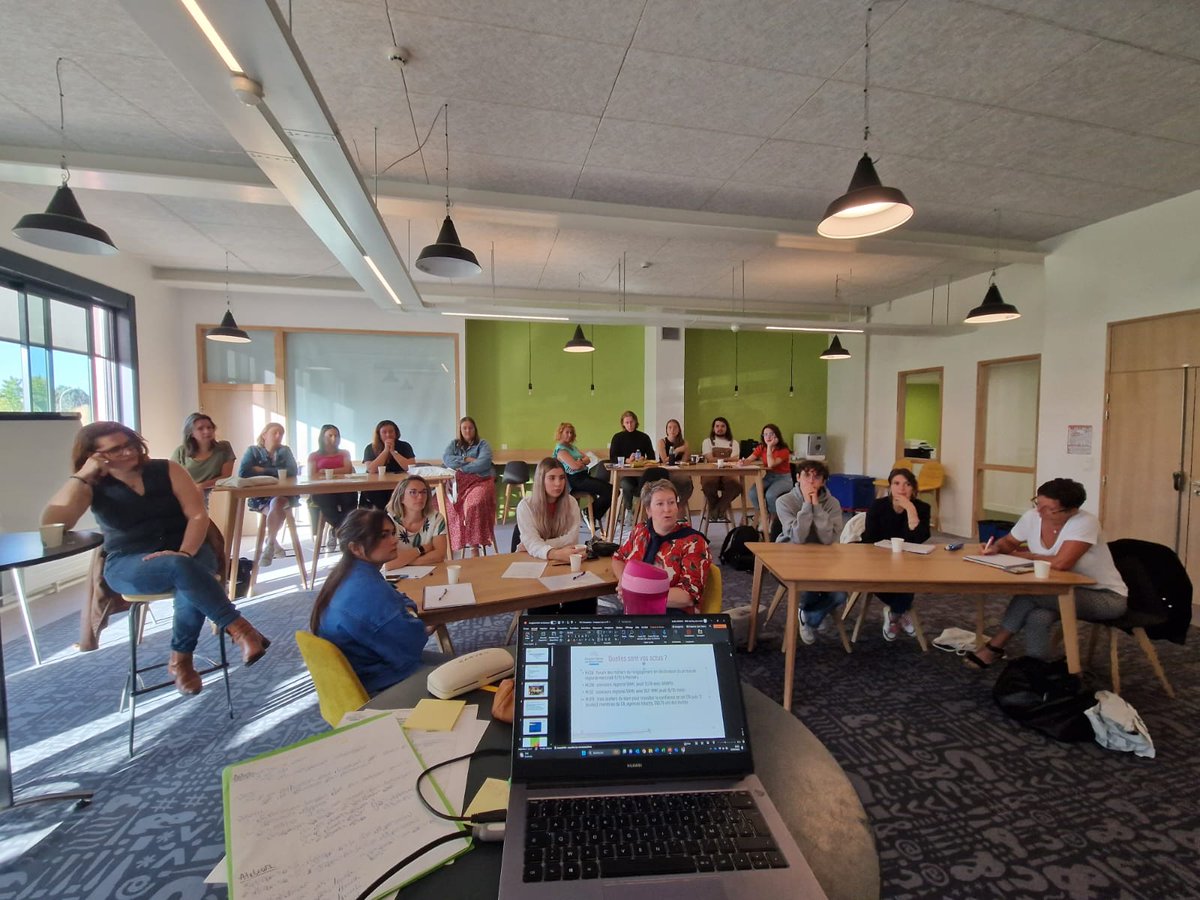 URML_pdl's tweet photo. Aujourd'hui a lieu la journée professionnelle pour les référent.e.s communication des #MissionsLocales des Pays de la Loire !

Au programme de la journée :
💬 beaucoup d'échanges de pratiques
🔜 des projections pour la communication en 2024
🤝 des ateliers en sous-groupes https://t.co/iXrFDxk4yO