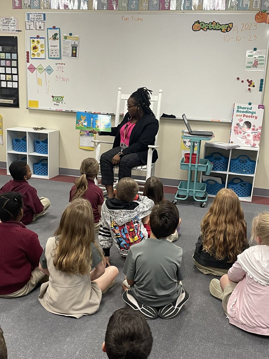 MsEKilbourn's tweet photo. We earned @PrycelessAP as our guest reader for filling a jar with compliments, good reports from specials, and following class rules. We loved hearing her read! #goingplaces #hawnlife #onlyatthehawn @IvyHawnSuhr https://t.co/8rY6EUhP72