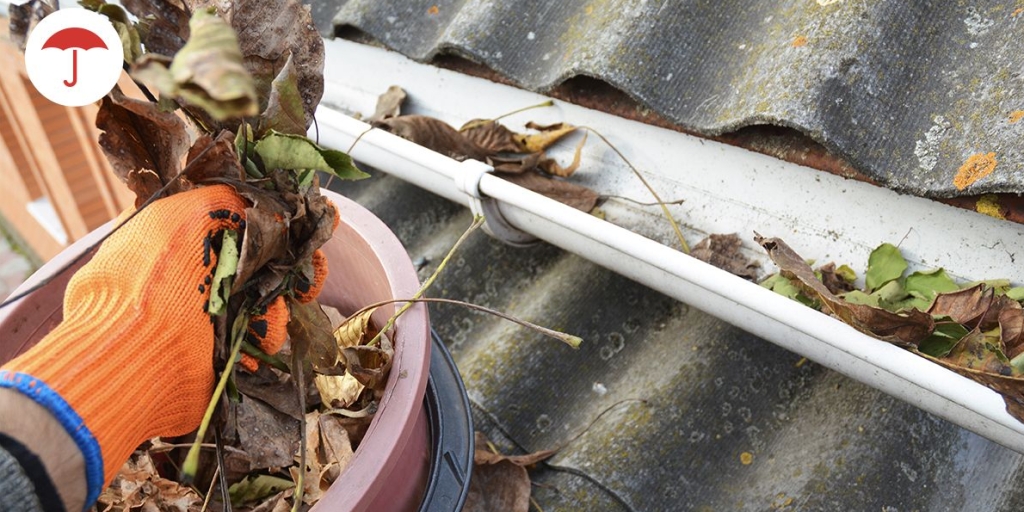 Check gutters for damage and confirm they’re securely attached to the house. Learn More: #HomeMaintenance #HomeMaintenanceTips #HomeTips #Fall tkpl.us/mri36