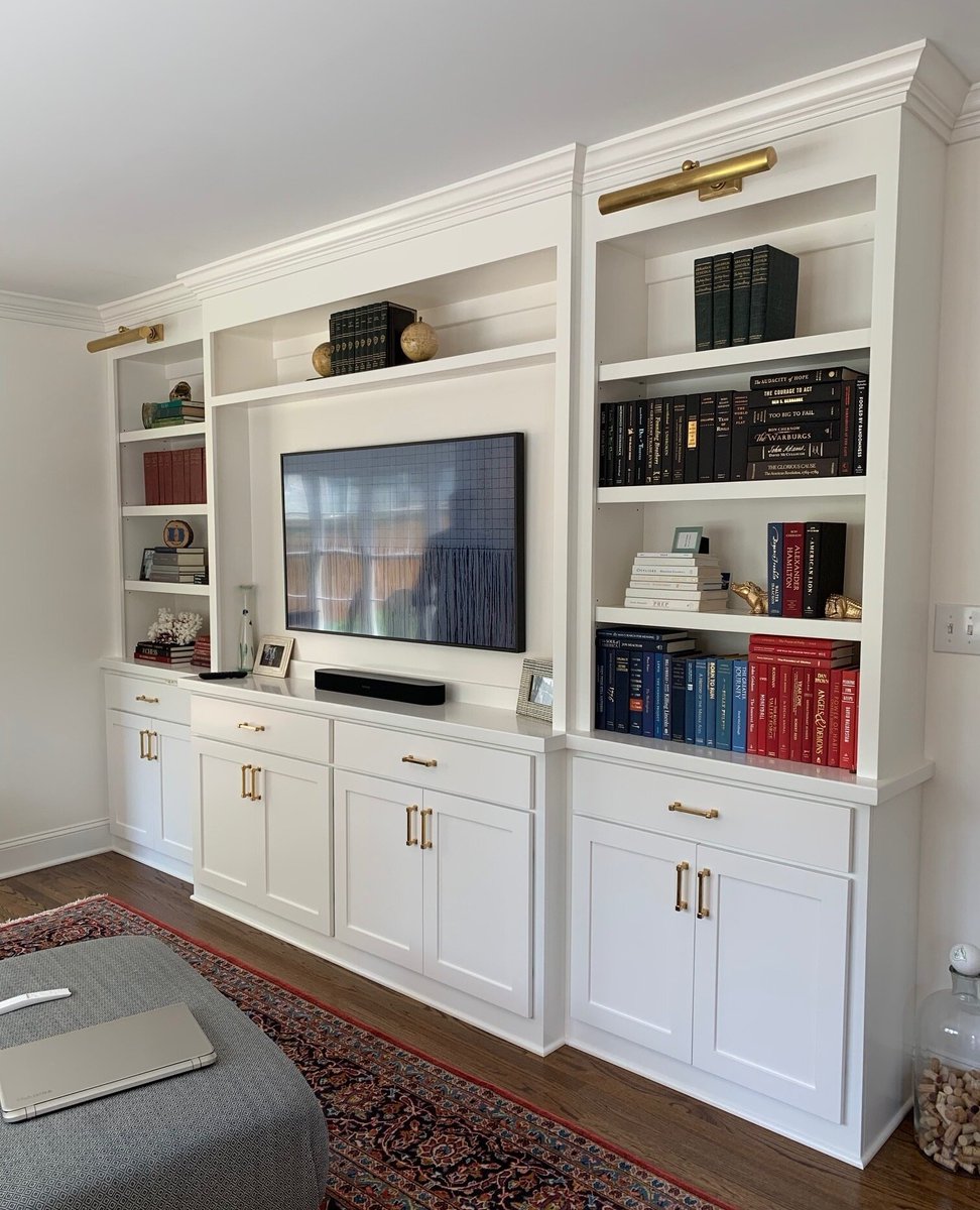 CCFFcompany's tweet photo. Final results β the inspiration β¨
New floor-to-ceiling bookcase built & installed by the CCFF team! I'd say we were pretty spot on π
#Bookcase #custombookcase #builtin #greenbookcase #carpentry #greencabinets #interiordesign #livingroomdesign #openshelving #designertips https://t.co/bOODBM76A2