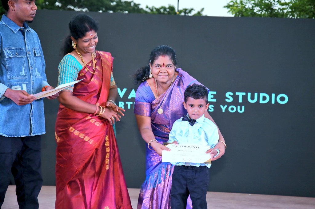 Yoshvas_Studio's tweet photo. #yoshvasdancestudio Pallavaram Branch kids. Instructor : Karthik #first #year #anniversary #dance #show https://t.co/QV7JqNxNqt