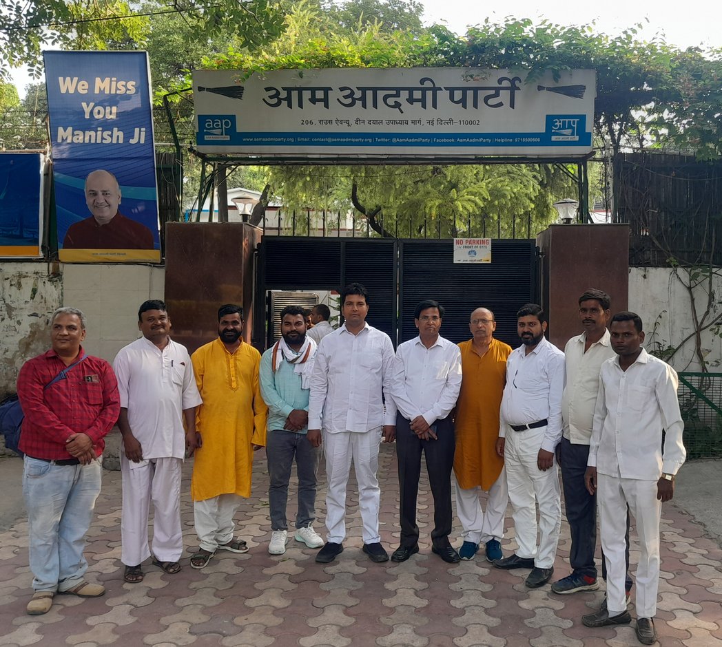 DinesaApa's tweet photo. आम आदमी पार्टी के सभी कार्यकर्ताओं से निवेदन है कि भारतीय जनता पार्टी और भारत सरकार का विभाग विधि के विरोध में एवं संजय भैया के समर्थन में दिल्ली आम आदमी पार्टी राष्ट्रीय कार्यालय पर पहुंचे https://t.co/CAVrBCRYUz