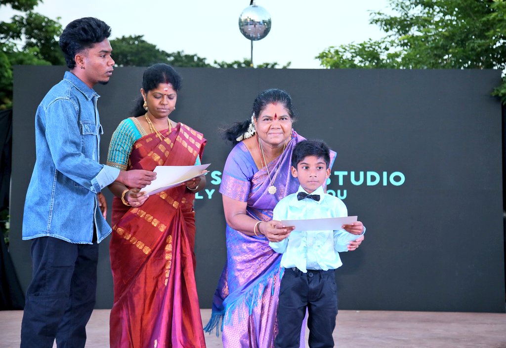 Yoshvas_Studio's tweet photo. #yoshvasdancestudio Pallavaram Branch kids. Instructor : Karthik #first #year #anniversary #dance #show https://t.co/rm11Gu3xlN