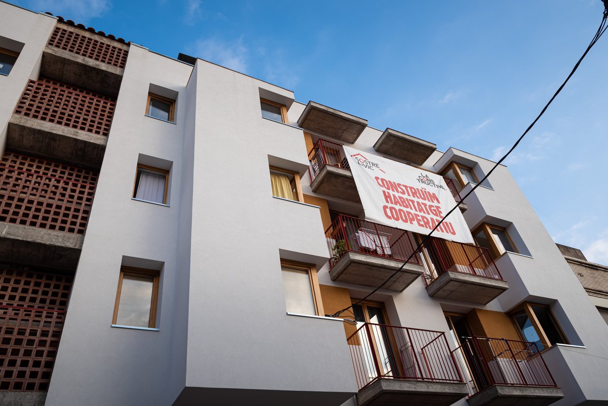 sostrecivic's tweet photo. 🔑 Inaugurem #LaXicoira a #Olesa, un exemple de col·laboració pública-cooperativa per recuperar patrimoni en desús.
En un acte encapçalat per @perearagones vam reivindicar l’#HabitatgeCooperatiu com eina imprescindible per garantir el #DretHabitatge
👉https://t.co/aAUsUC6kvo https://t.co/CUUiT1cm07