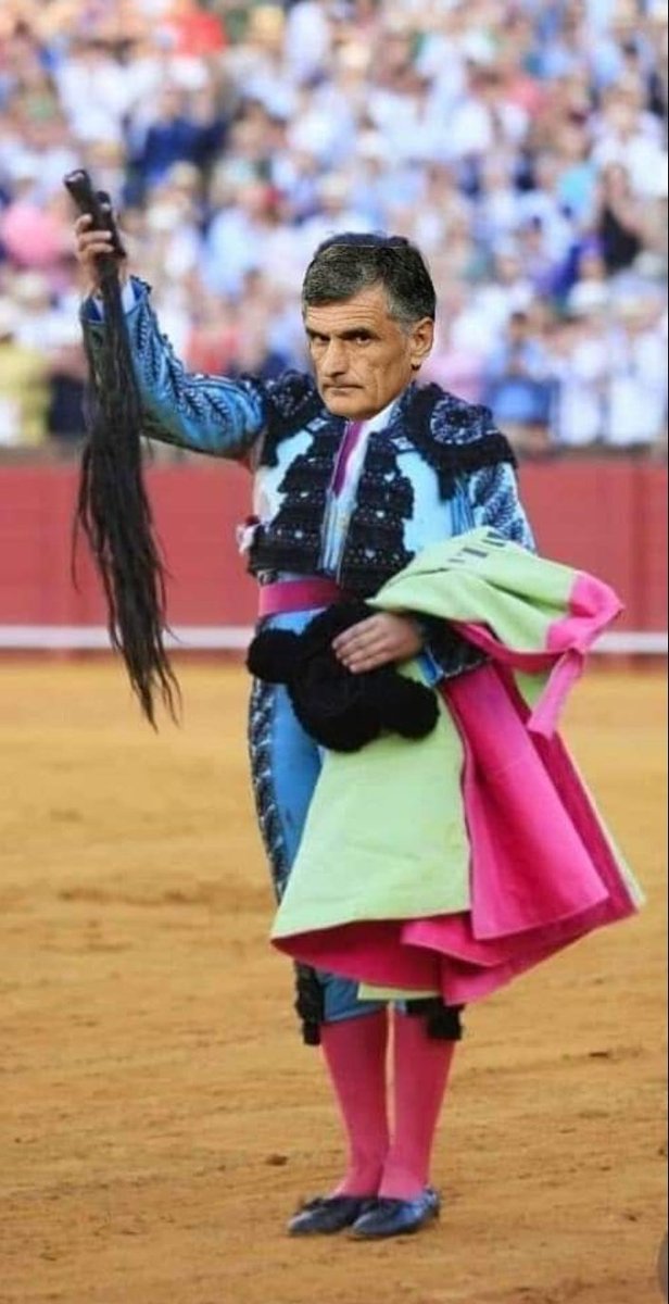 juanmitasfc's tweet photo. Te estaré eternamente agradecido por darme la mejor noche de mi vida. Por siempre seré un #MendiLover
Gracias por todo José Luis. https://t.co/ygx6kqA0WW
