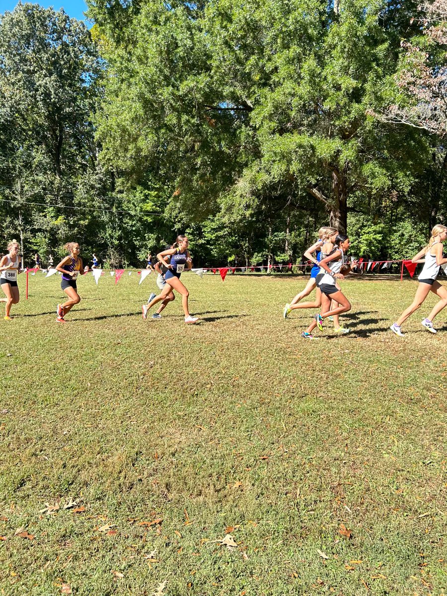 EvelynCarroll_'s tweet photo. Fun race this weekend at the Hagan Stone Classic! Finished top 21 π
#LCAXC https://t.co/s6qn91oY4o