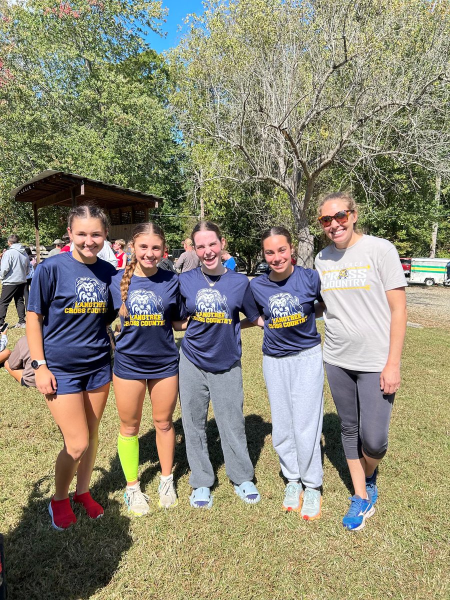 EvelynCarroll_'s tweet photo. Fun race this weekend at the Hagan Stone Classic! Finished top 21 π
#LCAXC https://t.co/s6qn91oY4o