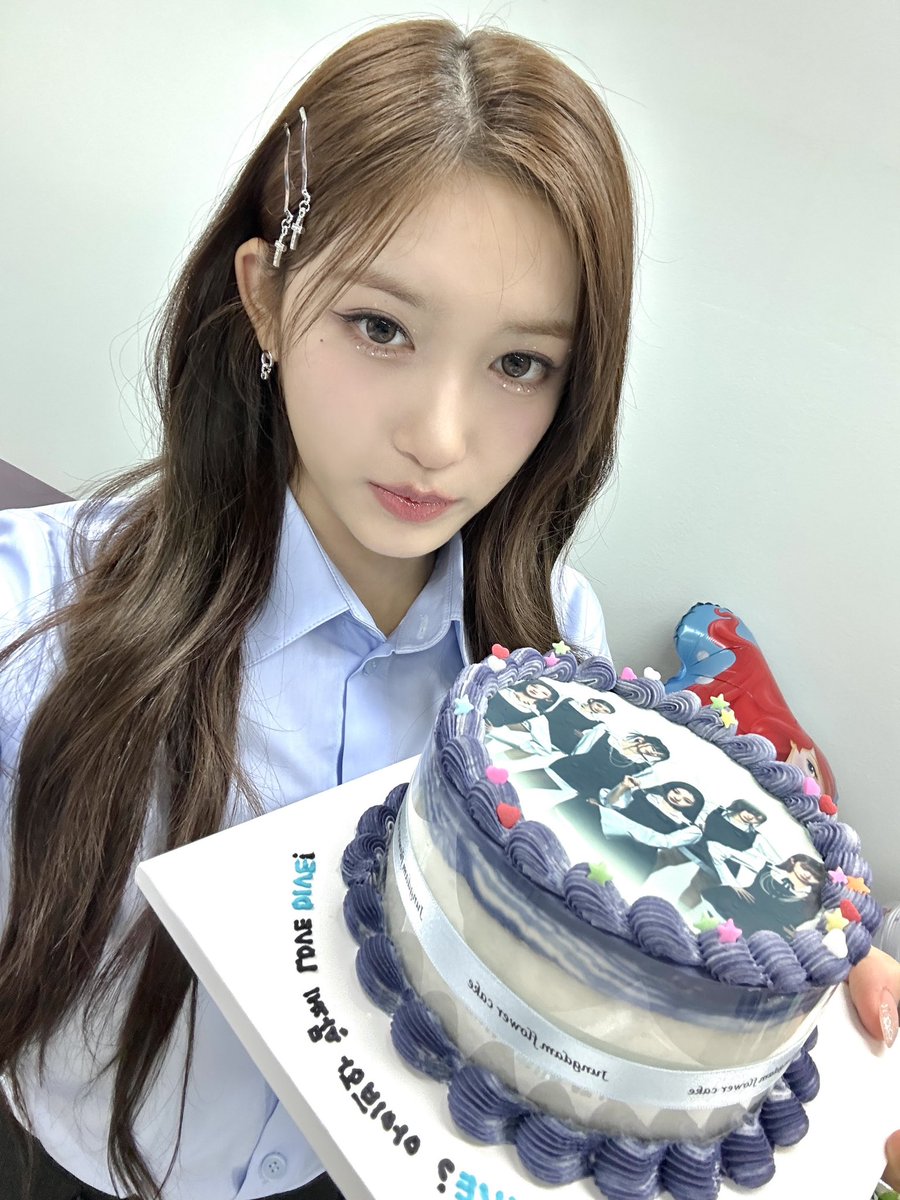 IVEstarship's tweet photo. 📸
2023 더팩트 뮤직 어워즈

IVE가 2023 TMA에서 월드 베스트 퍼포머상, 올해의 아티스트 상을 수상하였습니다 🏆🎁
컴백과 월드투어를 앞둔 IVE에게
큰 힘이 될 소중한 상을 안겨주신
DIVE 여러분 진심으로 감사합니다 💐🥹

#IVE #아이브 
#1stEP #IVEMINE
#Eitherway #OfftheRecord #Baddie
#TMA #THE_FACT_MUSIC_AWARDS
#더팩트 #더팩트뮤직어워즈